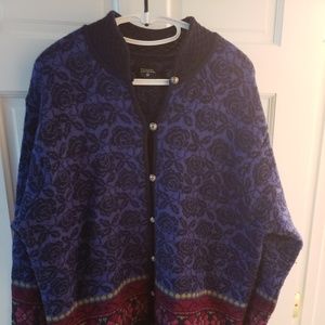 NORDIC DESIGN SWEATER.